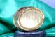 Caixa de rapé em ouro de forma elíptica com bandas com escovadas ao alto